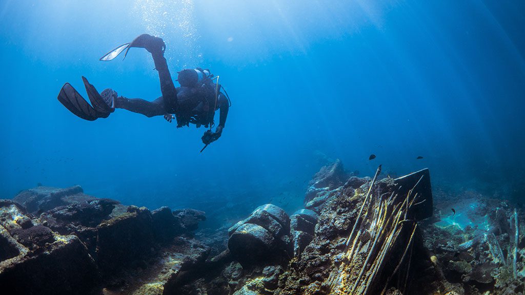 12 Sail Ningaloo | Ningaloo Liveaboard Australia Norwegian Bay Shipwreck Diver Credit Cam Barton