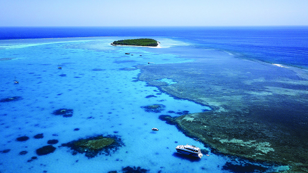 3 Lady Musgrave Island Great Barrier Reef Australia Boat in Lagoon Credit Tracy Olive