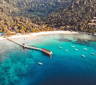 Tioman scuba diving - one of the best places off the Malaysia peninsula to scuba dive. Unspoilt by population growth the coral reefs are protected and still in pristine condition.
