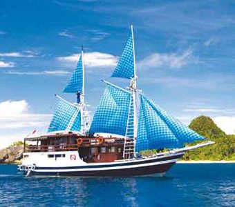 Putri papua liveaboard raja ampat komodo national park indonesia in full sail feature 1