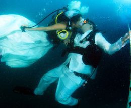 Trang underwater wedding couple