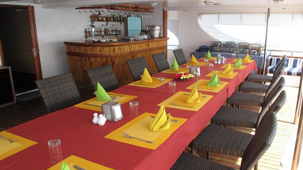 Carpe diem liveaboard maldives dining area