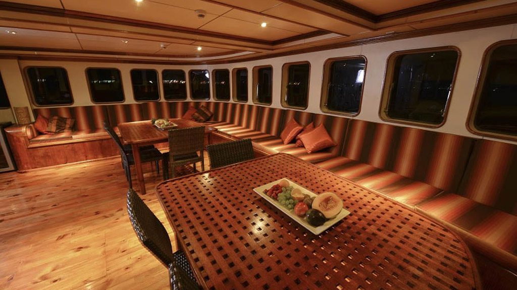 Carpe diem liveaboard maldives lounge2