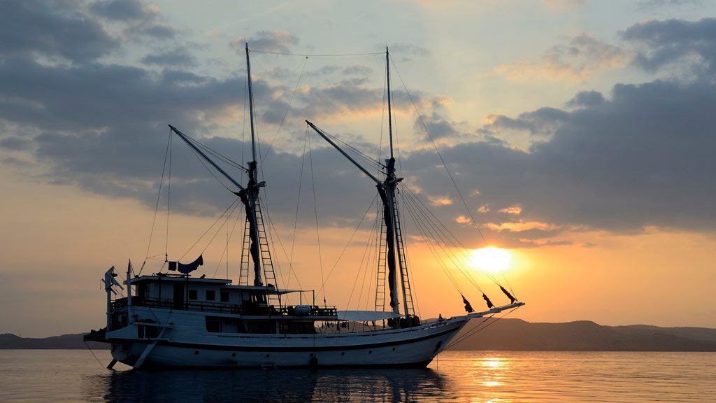 12 indo aggressor liveaboard indonesia sunset