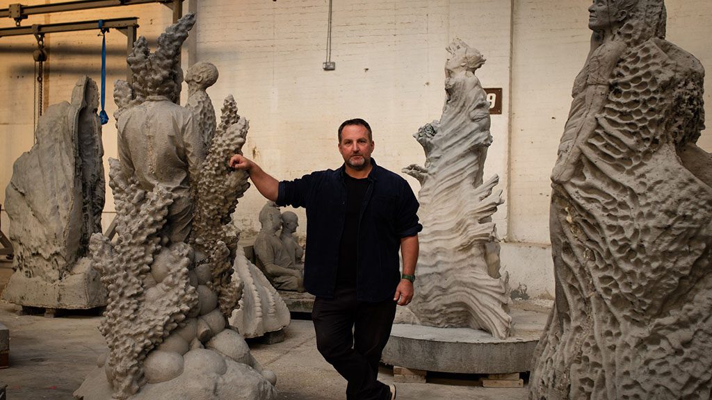 Jason deCaires Taylor with sculptures 1024