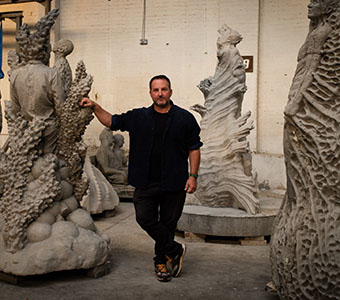 Jason deCaires Taylor with sculptures feature