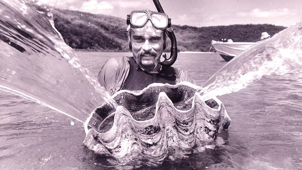Richard with giant clam 1024