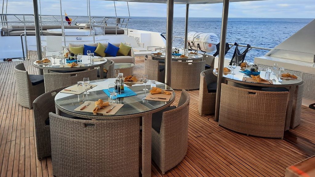 12 Tiburon Explorer liveaboard Galapagos Islands outdoor dining