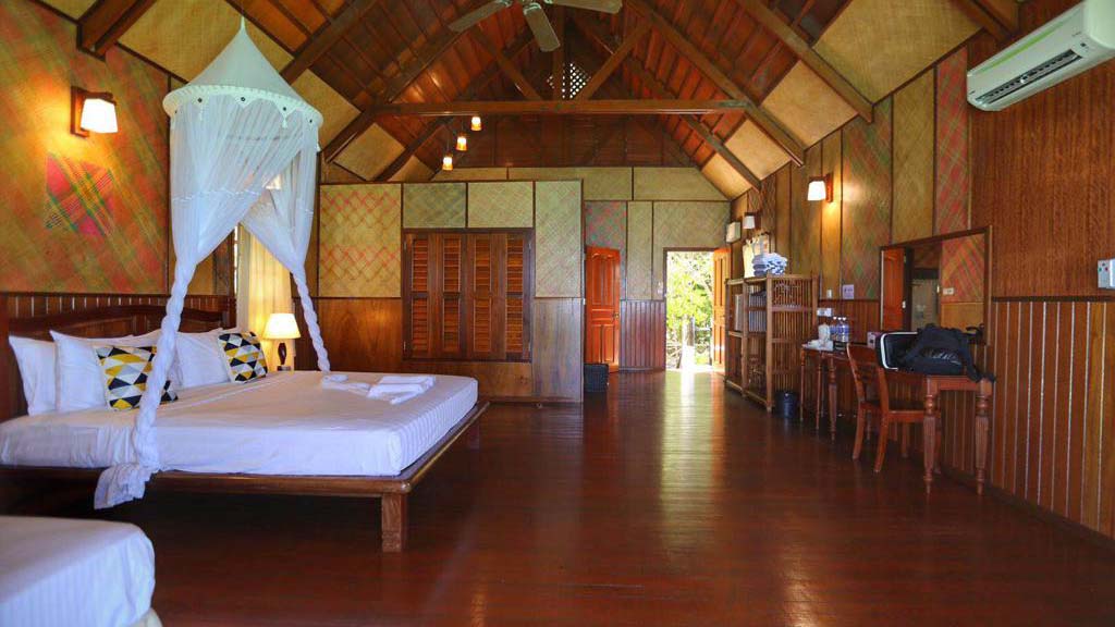 10 Lankayan Island Sabah Borneo Malaysia bungalow interior