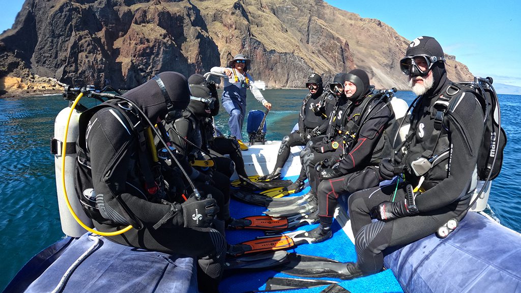 Galaxy-Diver-2-Galapagos-Galapagos-Islands-dive-tender