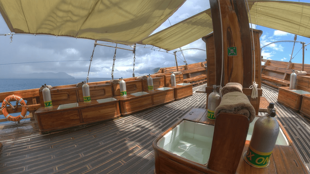 11 Damai 2 Liveaboard Indonesia dive deck