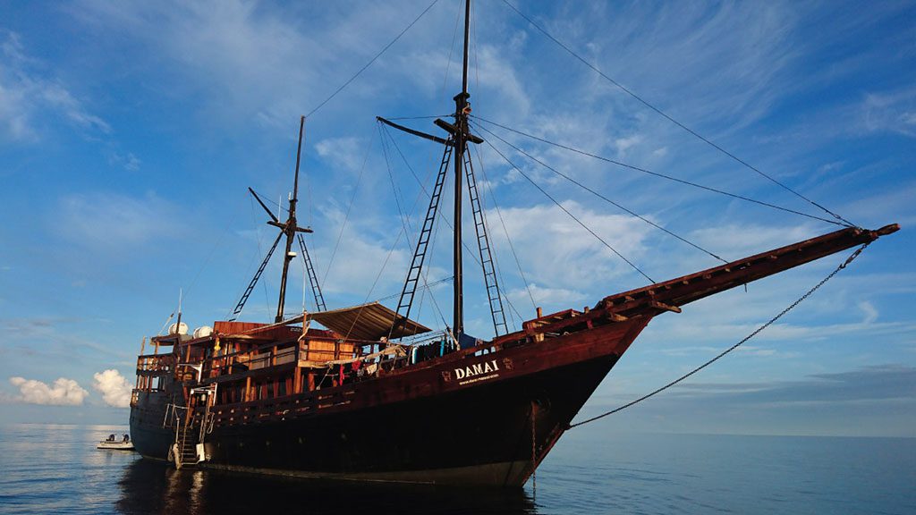 3 Damai 1 Liveaboard Indonesia exterior