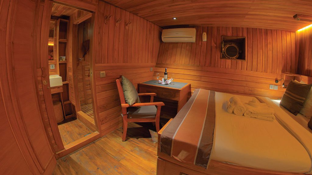 7 Damai 1 Liveaboard Indonesia below deck standard cabin 2