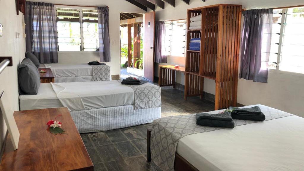 7 deco stop lodge Santo Vanuatu family room