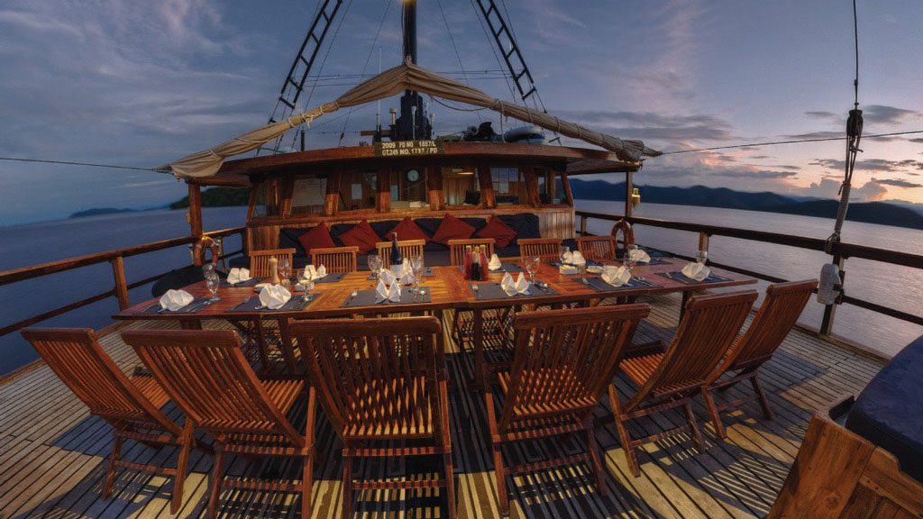 9 Damai 1 Liveaboard Indonesia bridge deck front sundeck 05