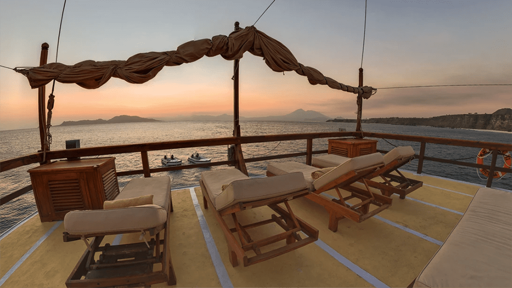 9 Damai 2 Liveaboard Indonesia bridge deck front sundeck 05