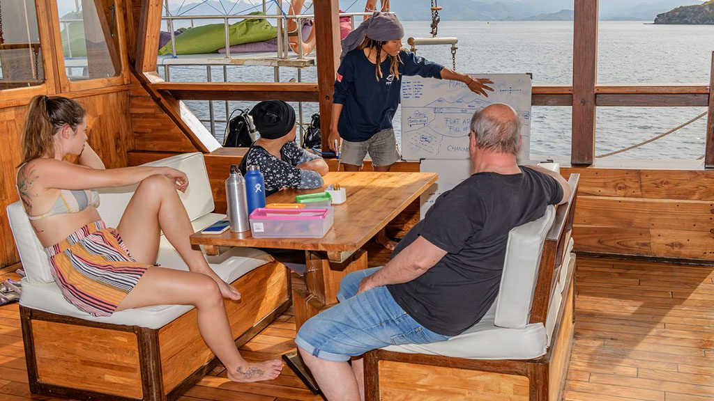 13 wp komodo sea dragon liveaboard dive briefing