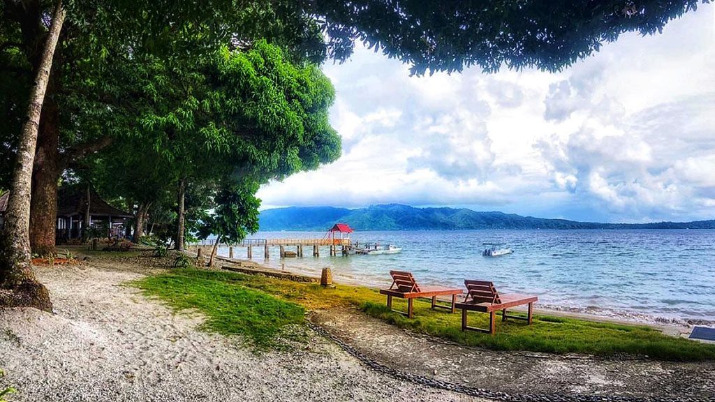 3 spice island divers ambon indonesia beach