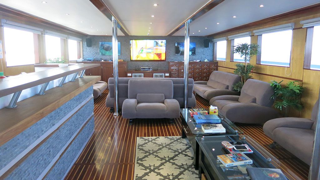 7 blue voyager liveaboard maldives sky lounge