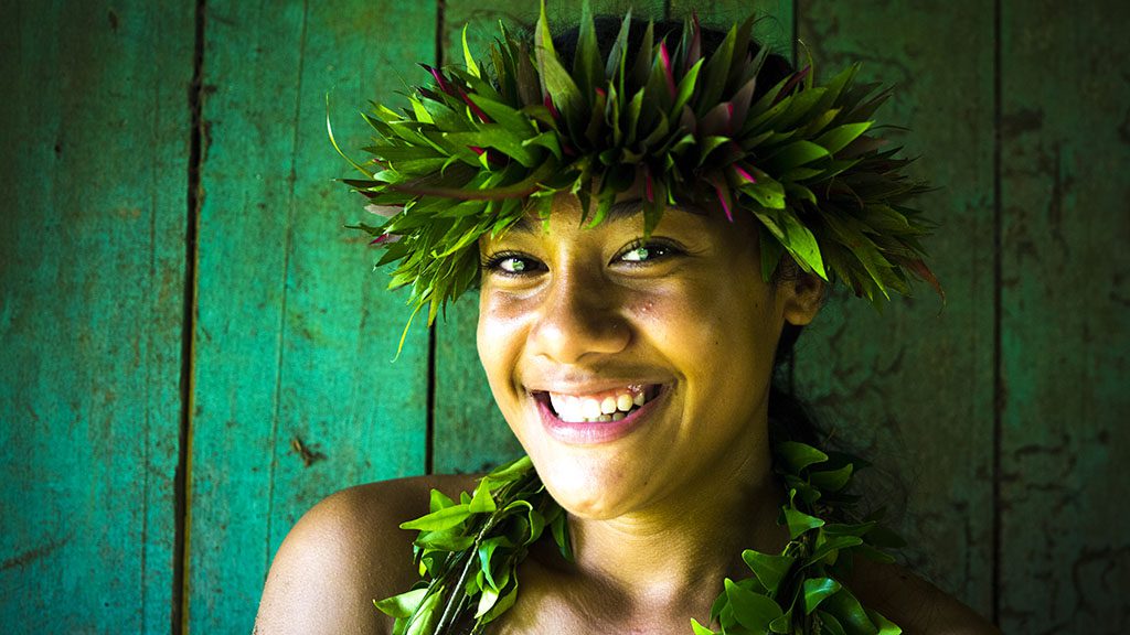 7 destination dive niue local girl