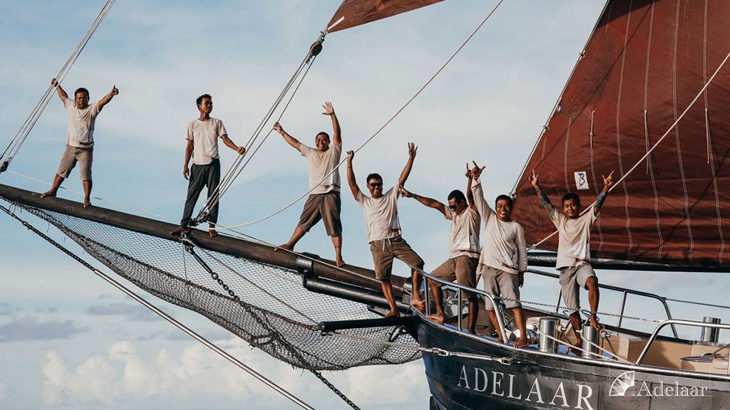 6 adelaar liveaboard komodo raja ampat indonesia crew
