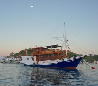 2 nusa tara komodo flores alor indonesia boat4 feature340
