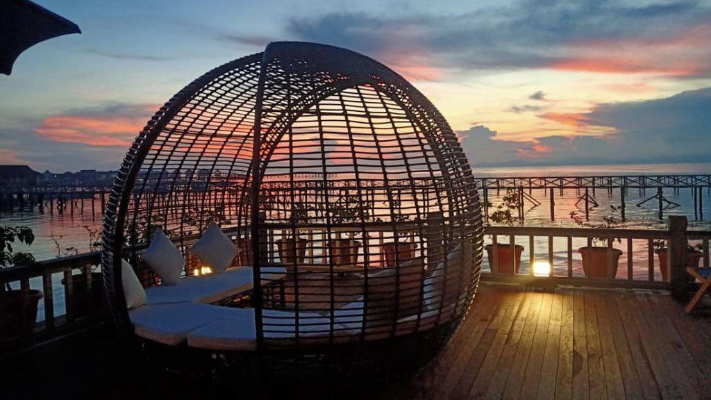 29 borneo divers mabul malaysia sunset view