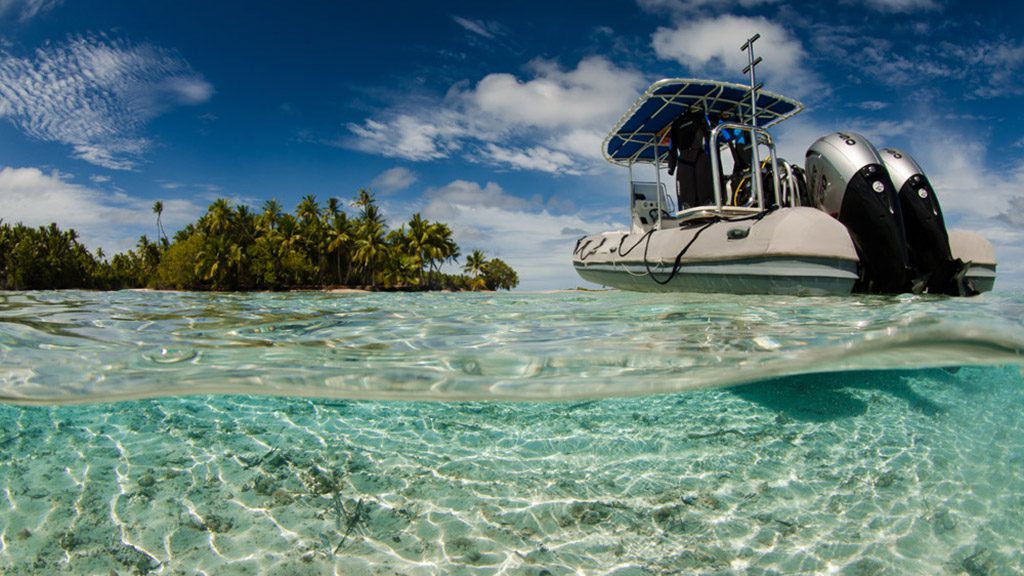 3 o2 fakarava dive fakarava french polynesia dive boat