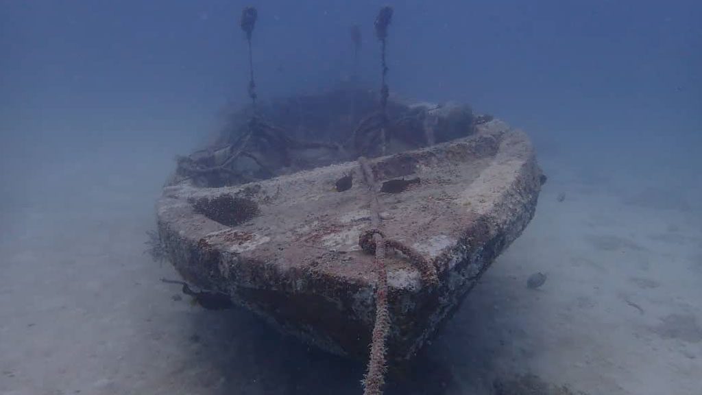 39 borneo divers mabul malaysia wreck 1