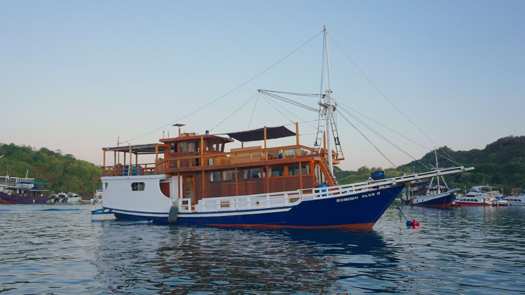 4 nusa tara komodo flores alor indonesia boat1 hero