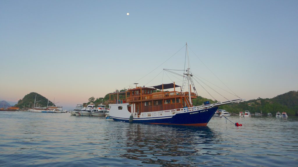 7 nusa tara komodo flores alor indonesia boat4