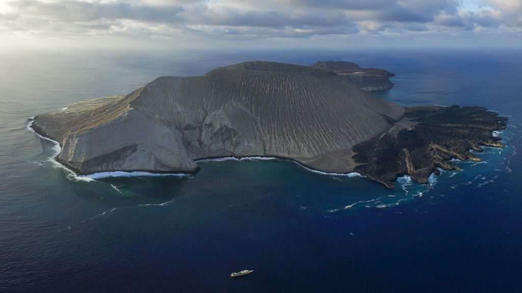 34 solmar v liveaboard socorro islands mexico island view at san bened