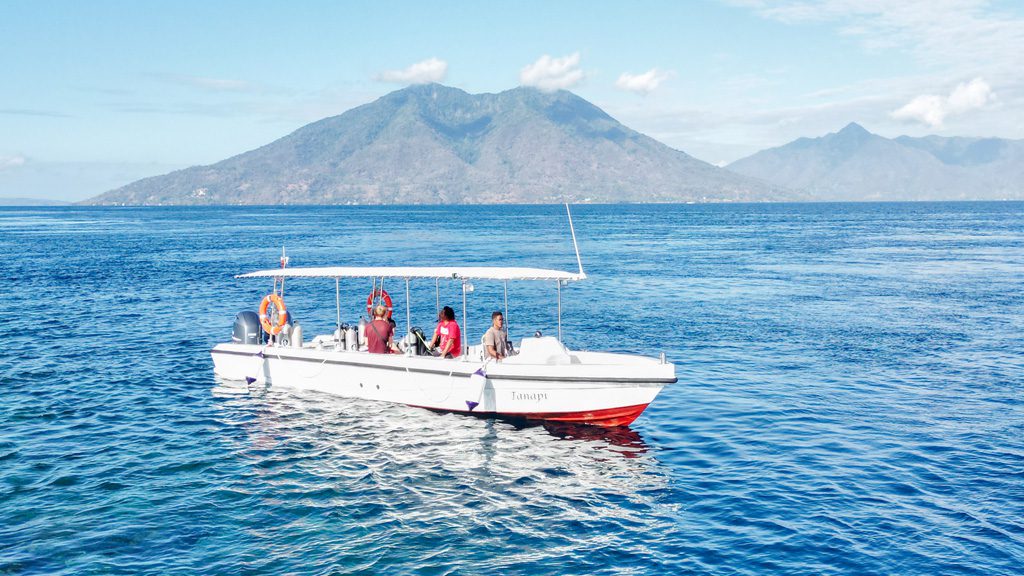 11 alor tanapi east nusa tenggara indonesia diving boat