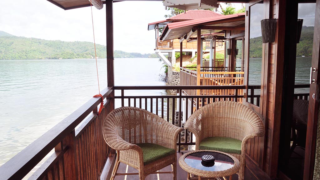 8 bastianos froggies lembeh indonesia superior beachfront balcony