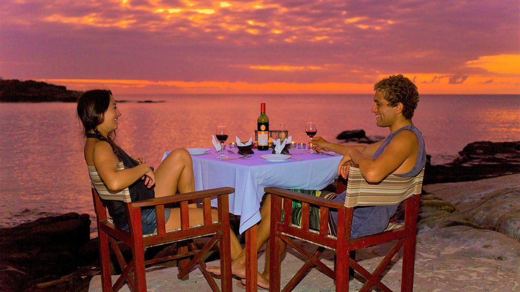 12 barefoot manta resort yasawa islands fiji dinner by the beach