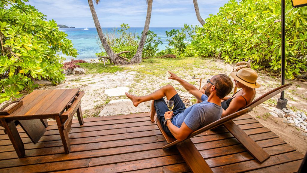 26 barefoot kuata island resort yasawa fiji safari bure lanai