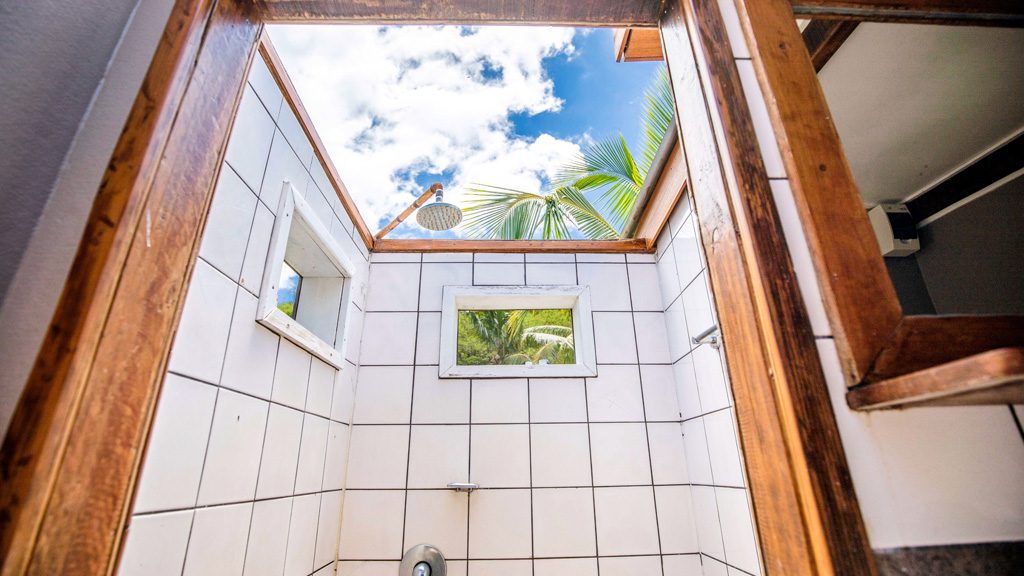 33 barefoot kuata island resort yasawa fiji garden bure bathroom