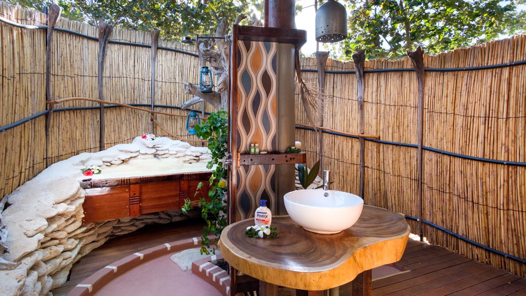 36 barefoot kuata island resort yasawa fiji new beachfront bure bathroom