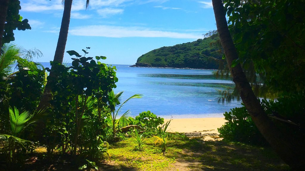 7 barefoot manta resort yasawa islands fiji beach view
