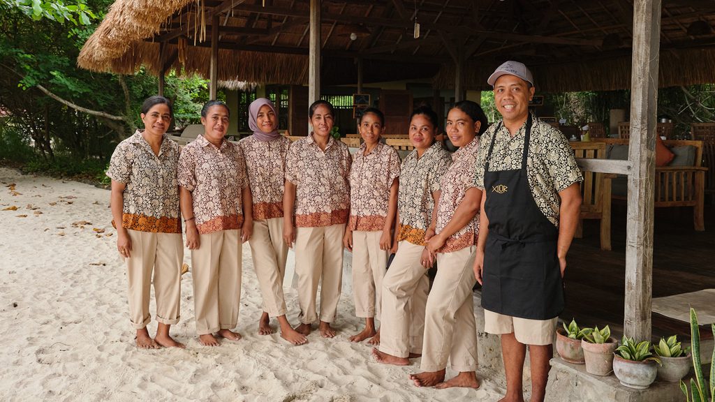 17 alor divers eco resort nusa tenggara indonesia restaurant crew