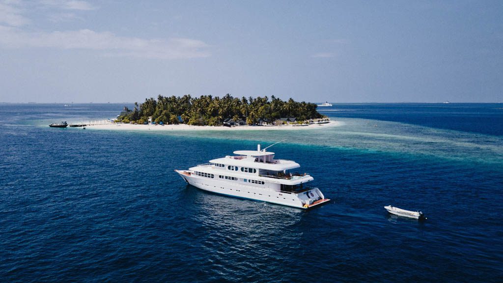 2 horizon 5 liveaboard maldives aerial view hero