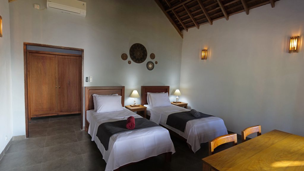 25 ambon divers resort ambon indonesia bungalow interior2