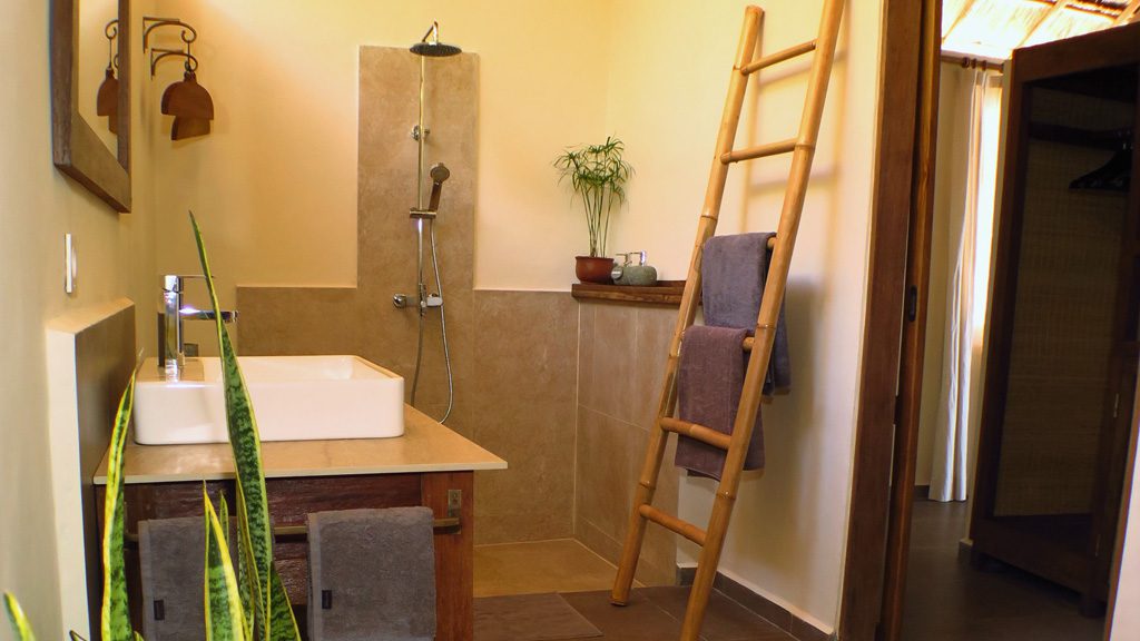 34 alor divers eco resort nusa tenggara indonesia deluxe bungalow bathroom 2