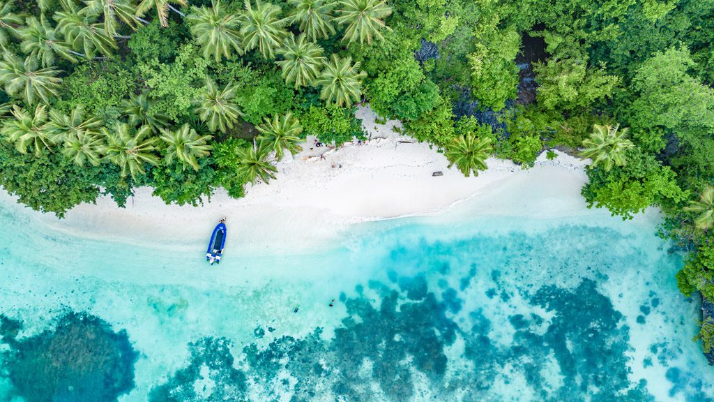 10 ambai liveaboard indonesia beach view