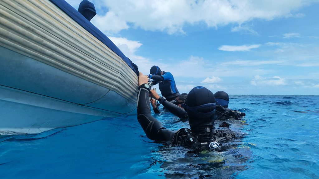 11 atlantis adventurer liveaboard philippines skiff2