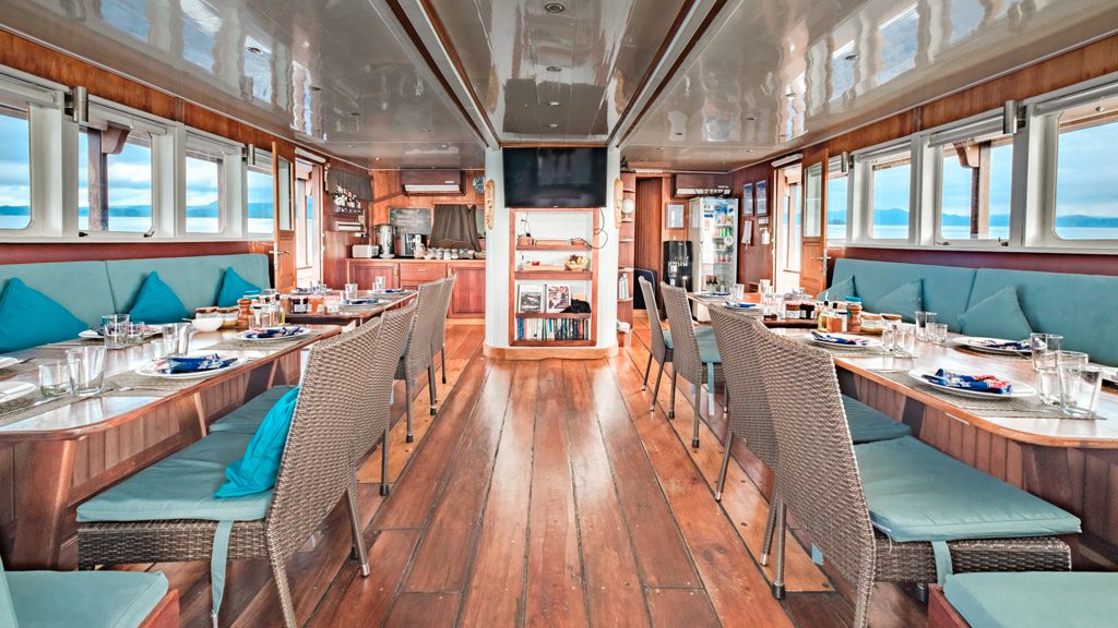 16 ambai liveaboard indonesia dinning room