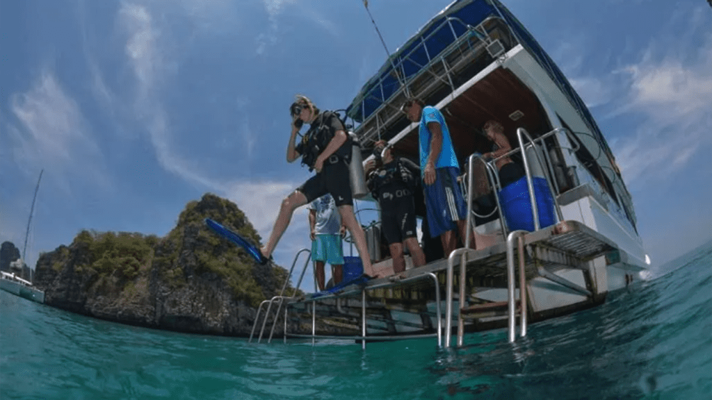 17 pimalai resort koh lanta thailand diveboat giant stride