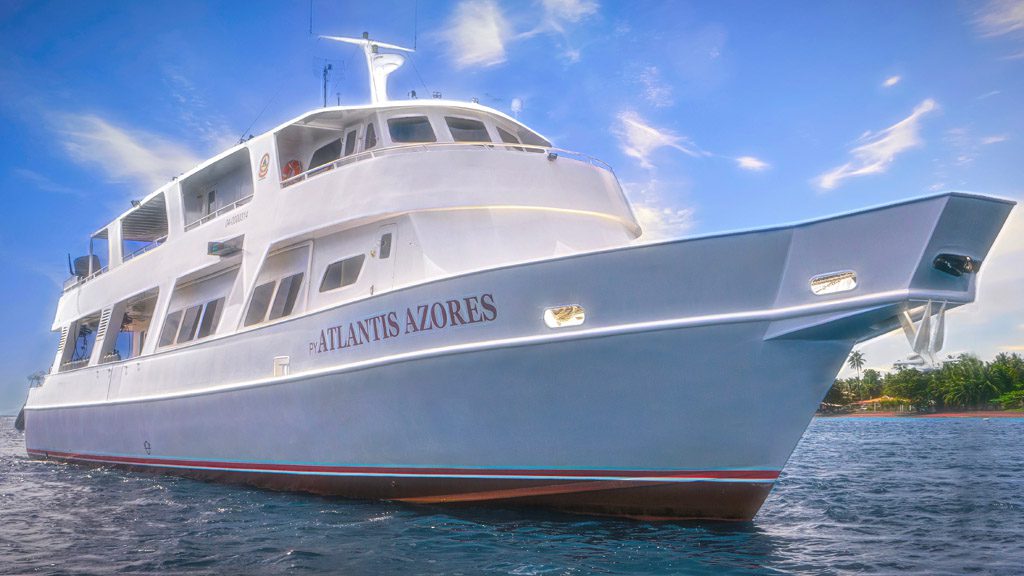 5 atlantis adventurer liveaboard philippines boat front