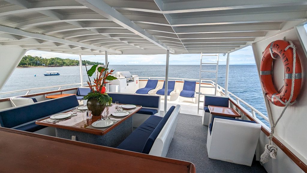 7 atlantis adventurer liveaboard philippines lounge area