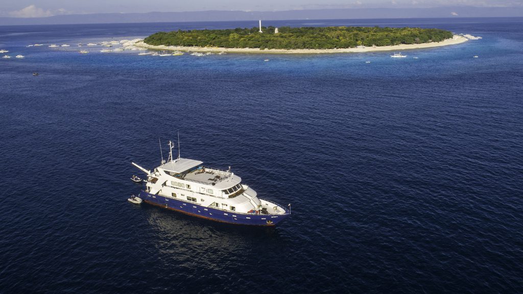 6 atlantis infiniti liveaboard philippines aerial view 2